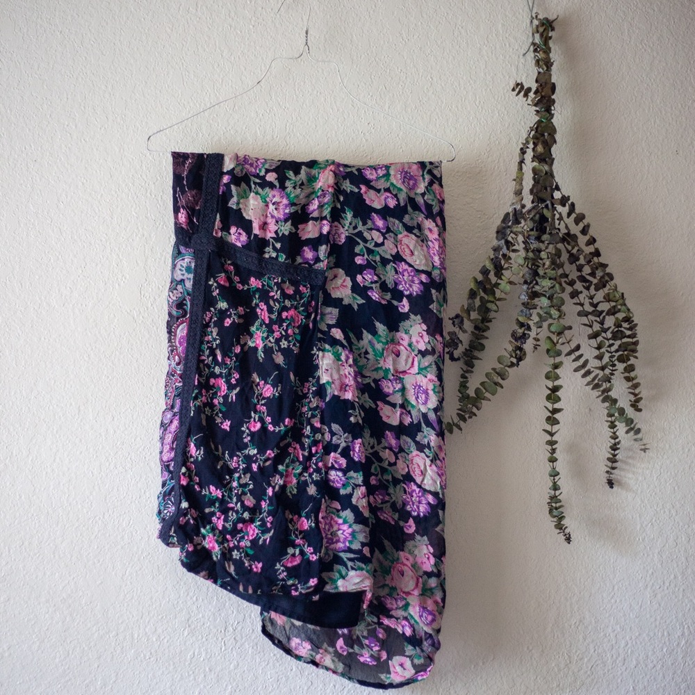 Flowy floral midi skirt